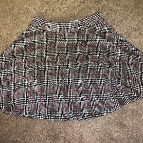 Forever 21 Dresses & Skirts - Forever 21 plaid printed flowy skirt